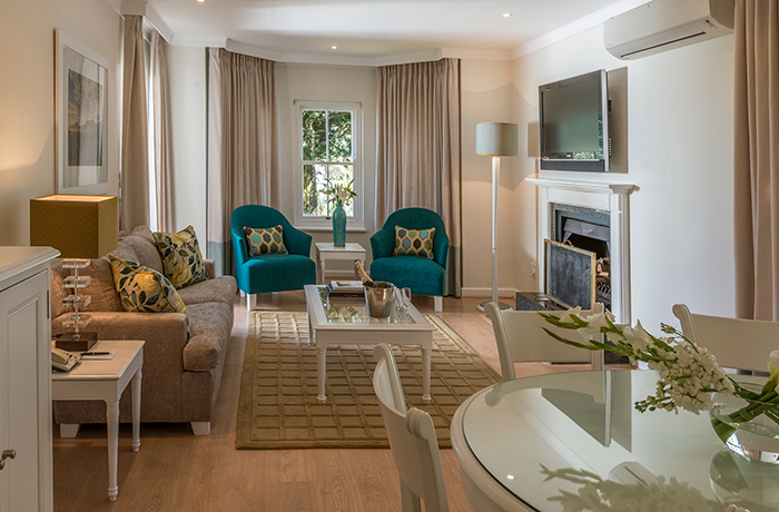one-bedroom-suite-lounge-in-300-avenue