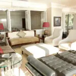 La suite del ático es ideal para recién casados, y cuenta con zonas de estar adicionales, amplias terrazas y un baño turco.