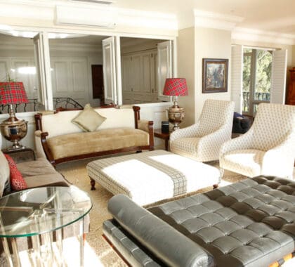La suite del ático es ideal para recién casados, y cuenta con zonas de estar adicionales, amplias terrazas y un baño turco.