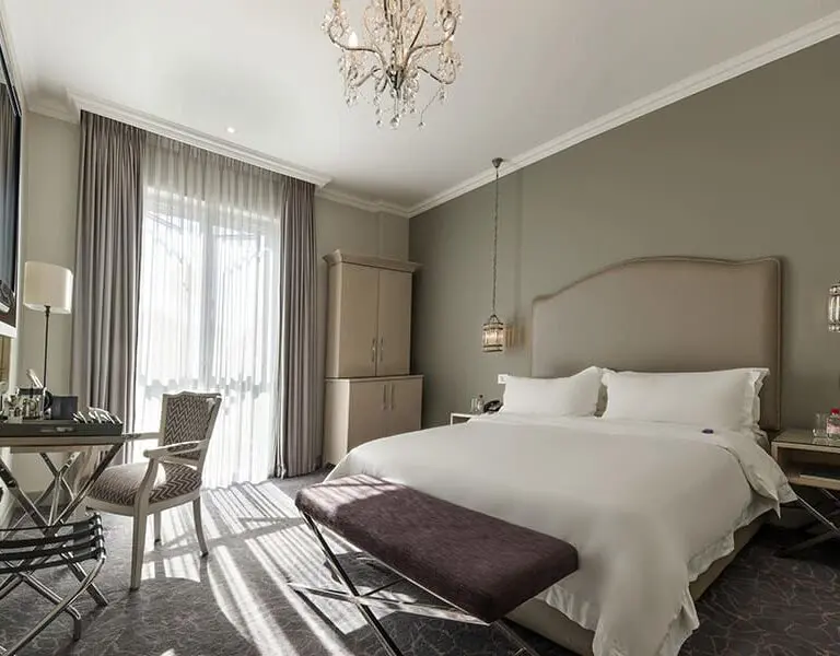 queen_victoria_hotel_deluxe_room_10