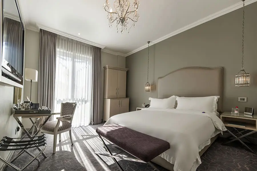queen_victoria_hotel_deluxe_room_10