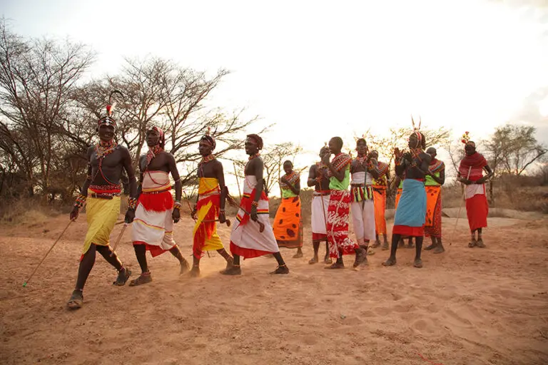 samburu_in_dry_river_bed1