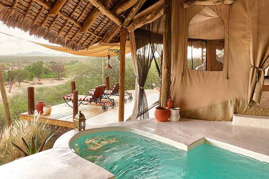 Las suites del campamento Sasaab tienen piscina privada.