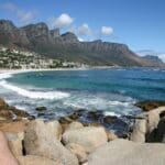 La animada playa de Camps Bay está a sólo unos minutos.