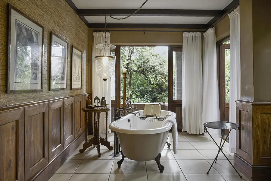 singita_sasakwa_lodge_single_bedroom_bath