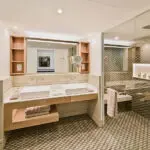 Cuarto de baño de la habitación superior.