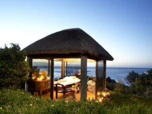 El hotel es conocido por su spa de categoría mundial: disfrute de un tratamiento con vistas al océano.