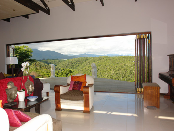 Views from The Villa are surreal, and look out over the hills and valleys of Tsitsikamma Forest.

