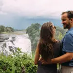Haga una excursión al Parque Nacional de las Cataratas Victoria.