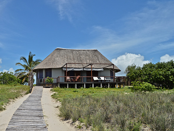  Coral Lodge provides authentic Mozambique hospitality and modern villa accommodation in a truly stunning natural Indian Ocean seascape.