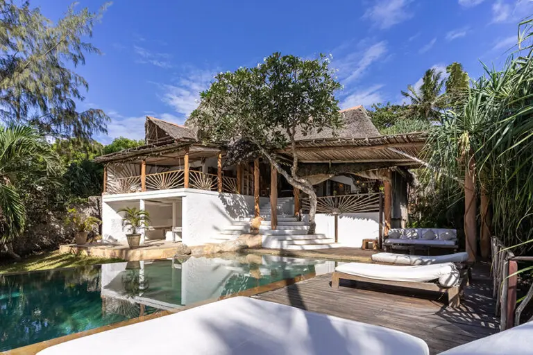 Exterior de la villa de playa.