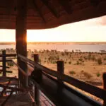 La maggior parte dei tramonti viene goduta durante un game drive, ma perché non immergersi nel comfort del proprio lodge?