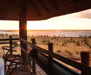 La maggior parte dei tramonti viene goduta durante un game drive, ma perché non immergersi nel comfort del proprio lodge?