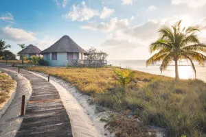  Coral Lodge ofrece auténtica hospitalidad mozambiqueña y alojamiento en modernas villas en un paisaje marino natural del océano Índico realmente impresionante.