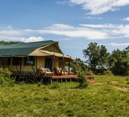 Vista exterior de las suites del campamento Porini Amboseli.