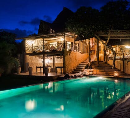 Piscina y exteriores