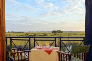 Disfrute de magníficas vistas del Caprivi desde la comodidad de su chalé | Namushasha River Lodge