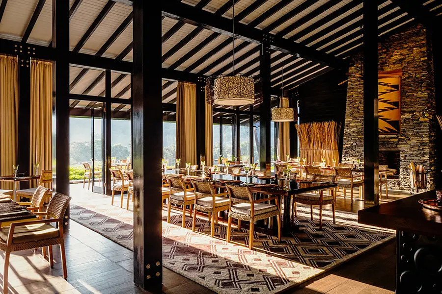 Leisurely à la carte brunches are served all day.