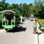 Les sentiers autour de La Digue sont plats et les distances sont relativement courtes.