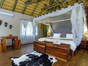 The spacious thatched suites are tastefully decorated with an African tone.