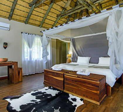 The spacious thatched suites are tastefully decorated with an African tone.
