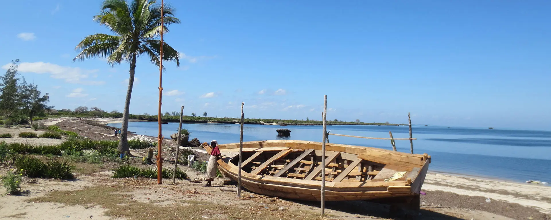 ilha-de-moçambique-bairrode-cabaceira-pequena-embarcações