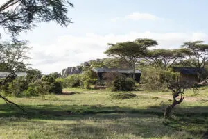 Exterior de la tienda de invitados.