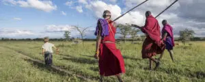 Porini-Rhino-Camp---paseo-con-masaai