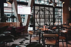 Además, cuenta con una cafetería con algunos de los mejores baristas y cafés de Ciudad del Cabo.
