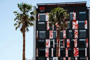 Radisson Red Waterfront en el distrito Silo de Ciudad del Cabo, en el V&A Waterfront.