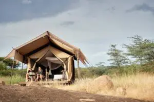 Exterior de la tienda del Sanctuary Kichakani Serengeti Camp.