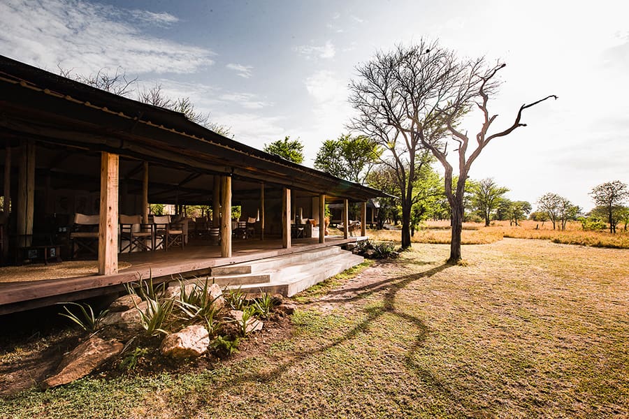 La acogedora zona principal del lodge Serian's Serengeti Lamai.
