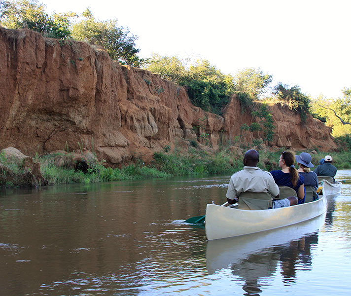 canoe-things-to-see-do-lower-zambezi1