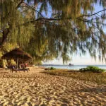 Maravíllese con las playas de arena suave y aguas cristalinas.