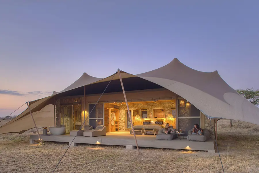 Tented Suites al atardecer | Namiri Plains