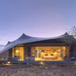 Exterior de la tienda Namiri Plains.