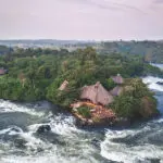 Vista de la isla y el albergue.