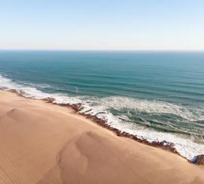 Explore la misteriosa y remota Costa de los Esqueletos de Namibia | Shipwreck Lodge 