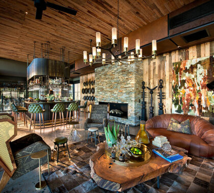 The bar at Tengile River Lodge.