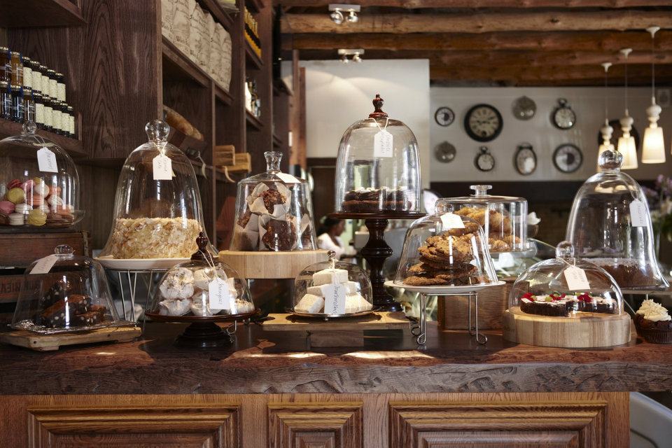 Alphen Boutique Hotel has a magnificent spread of rich pastries and desserts – the perfect complements to your afternoon tea.