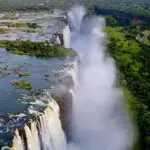 Sea testigo del poderío de las cataratas Victoria. 