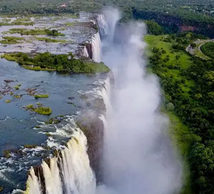 Sea testigo del poderío de las cataratas Victoria. 