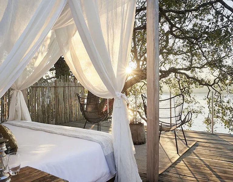 La cama estrella de arriba de la Starbed Treehouse Suite. 