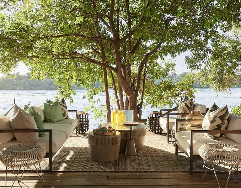 el salón de la cubierta principal.