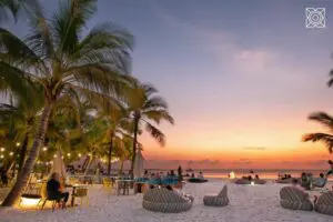 Zuri Zanzibar Hotel & Resort, puesta de sol en la playa.