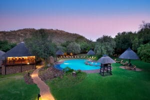 Un antiguo cráter volcánico sirve de escenario al Bakubung Bush Lodge.