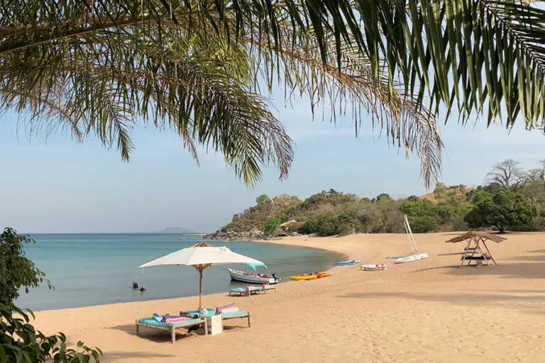 Kaya Mawa beach and sun loungers.