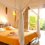 Las habitaciones Mango son luminosas y espaciosas, y están equipadas con cuarto de baño.