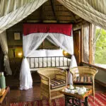 Su nido en Mapula Lodge ofrece total intimidad bajo la sombra abrazadora de los árboles de la isla.