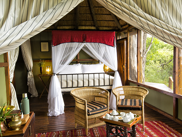 Your nest at Mapula Lodge offers complete privacy under the embracing shade of the island’s trees.